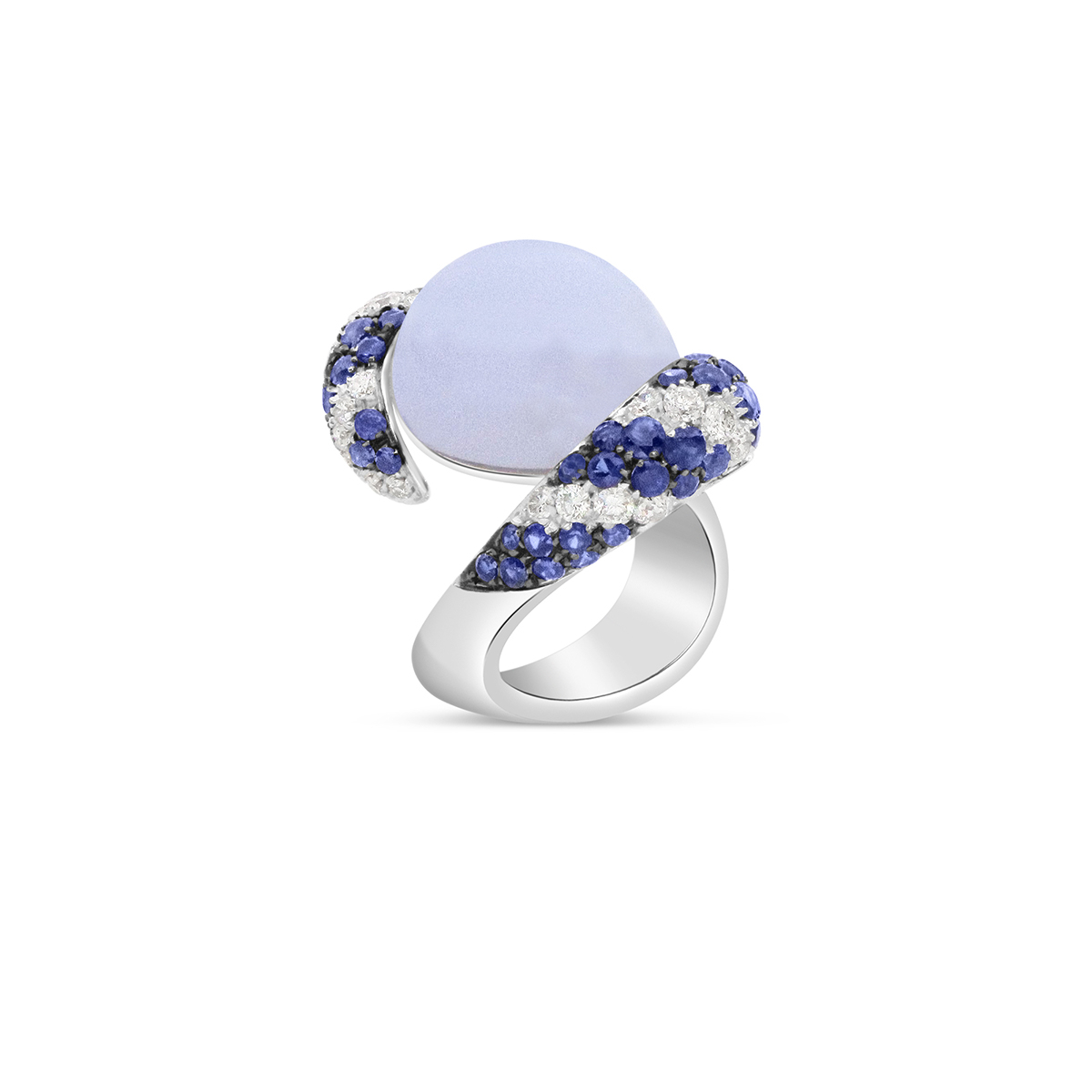 Chalcedony and blue sapphires ring in 18kt white gold