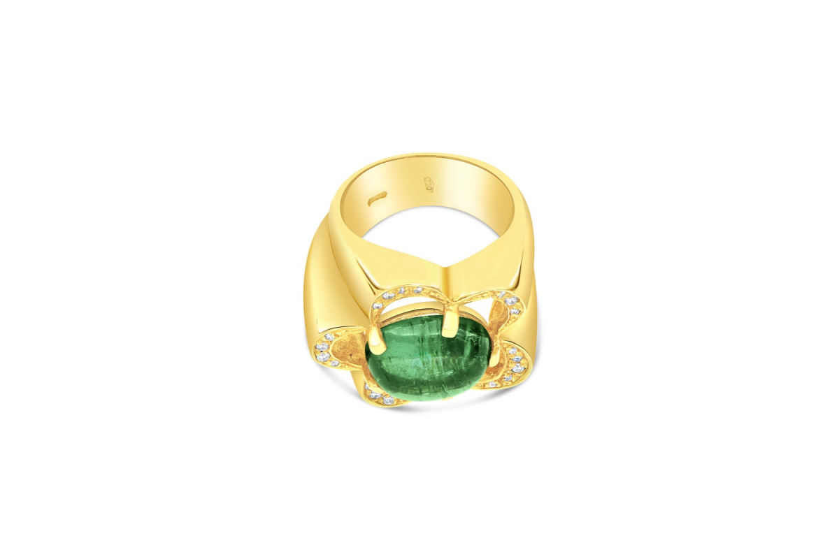 Green Tourmaline Cabochon Ring in 18K Yellow Gold