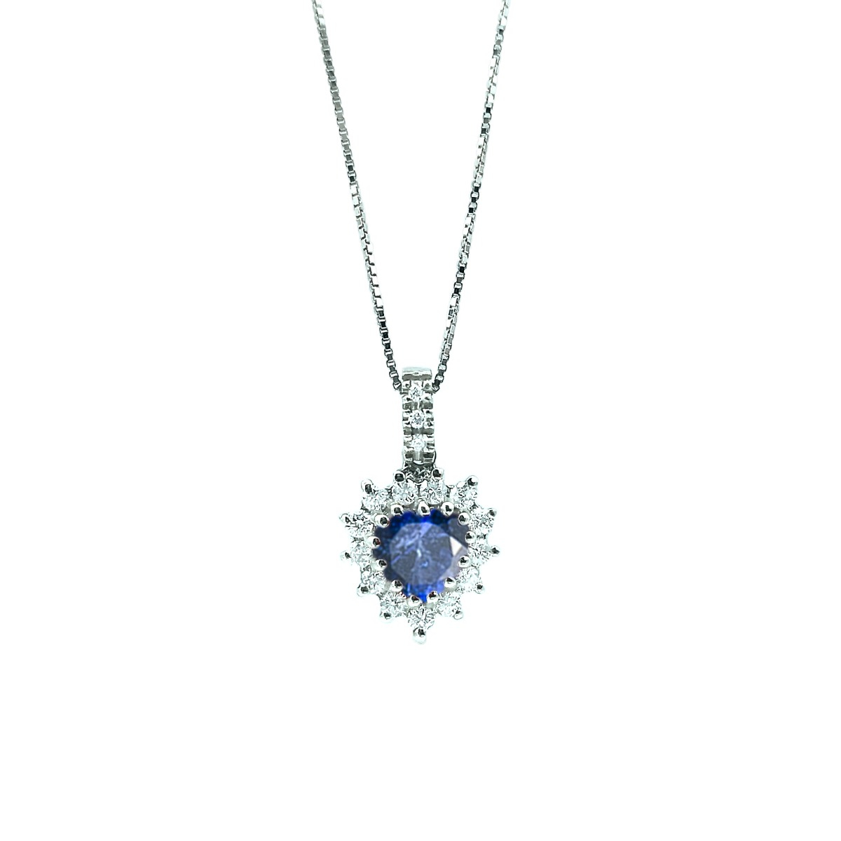 Elegant Necklace In White Gold And Diamonds With Heart-Shaped Sapphire