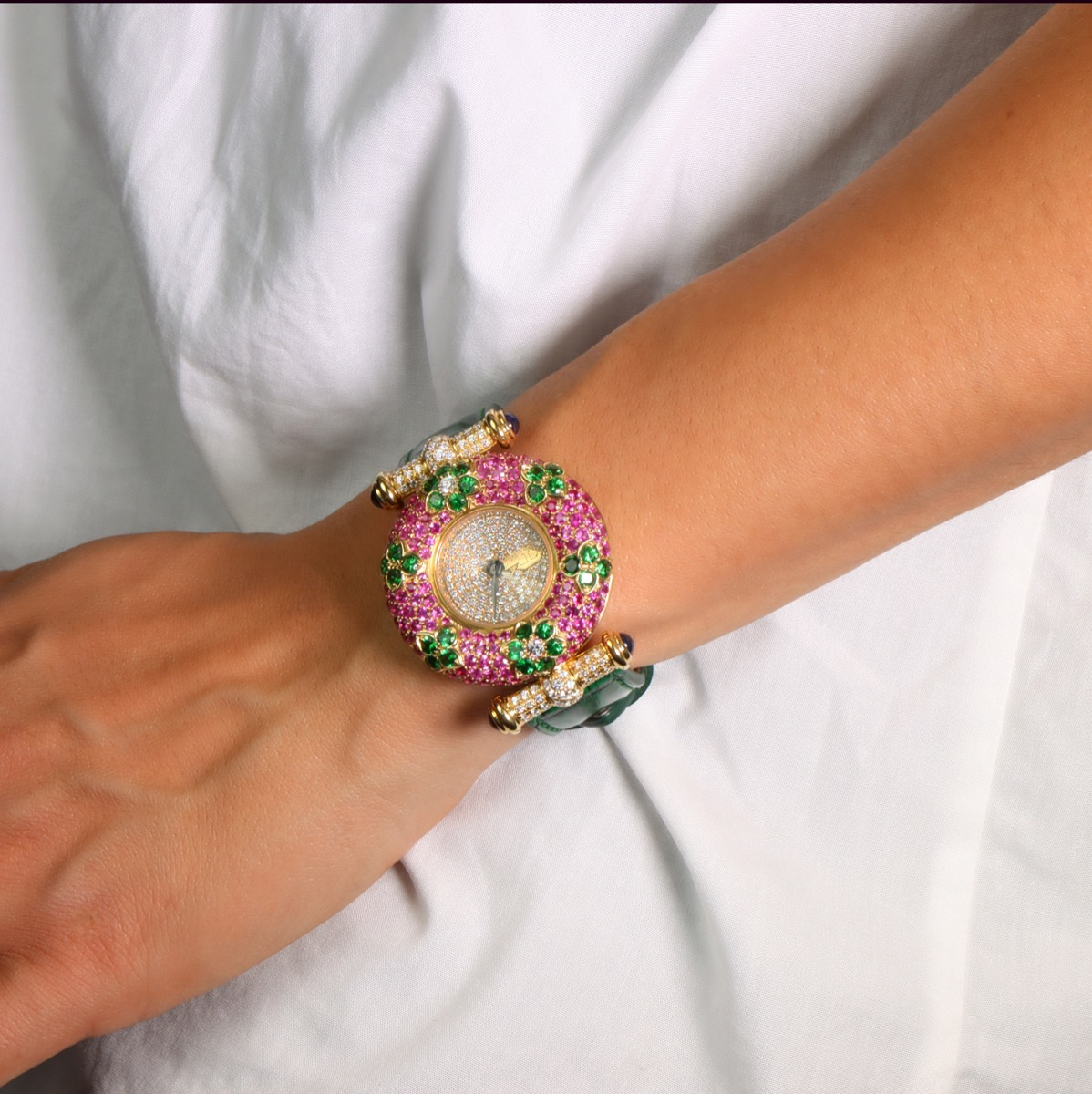 Yellow gold watch with diamonds, pink sapphires, tzavorite and Cabocon sapphires 