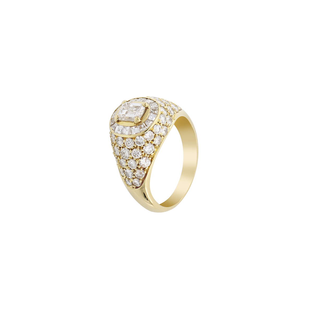 Yellow Gold Ring with Radiant- Carré-, and Brilliant-Cut Diamonds